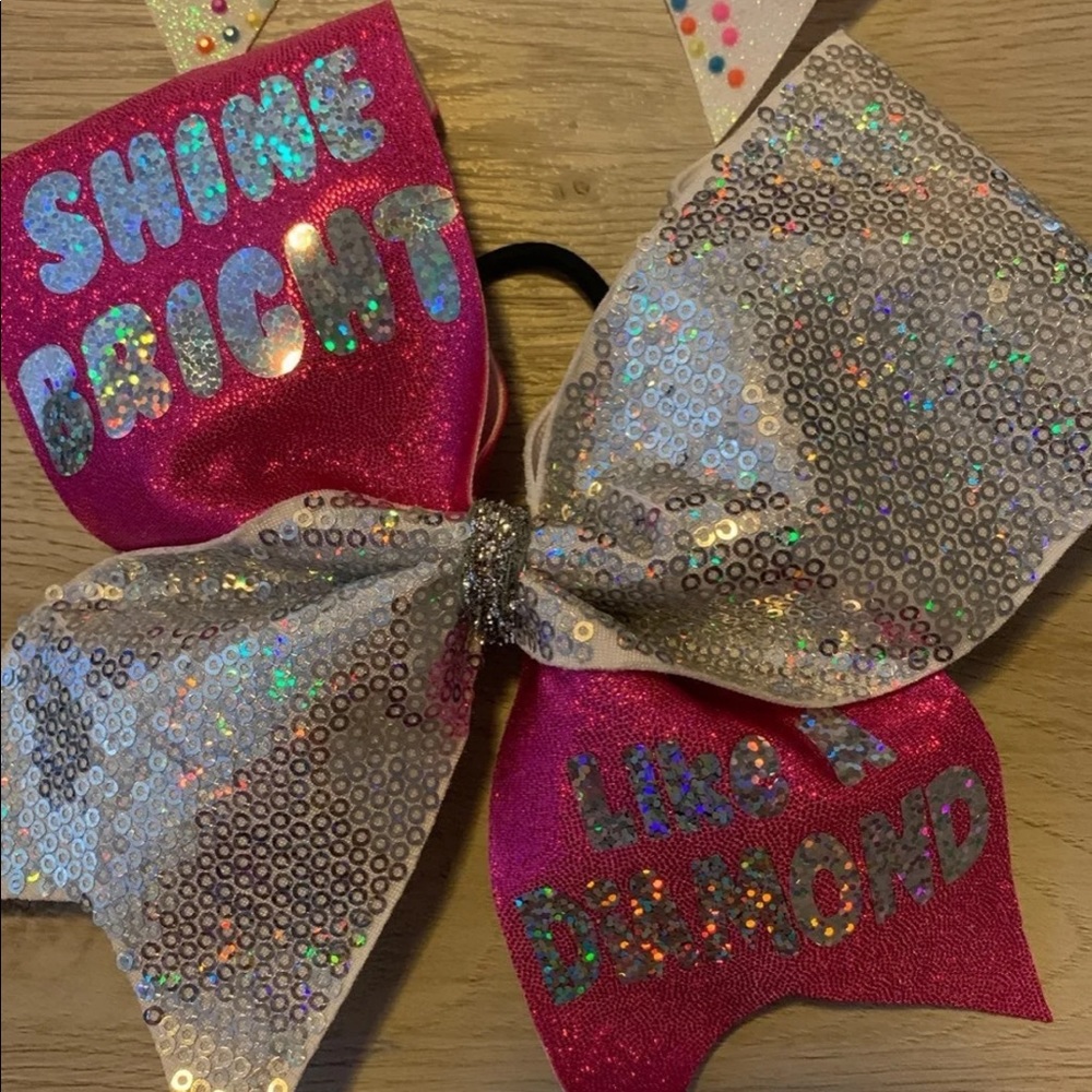 Large Bows - Picture 2 of 3